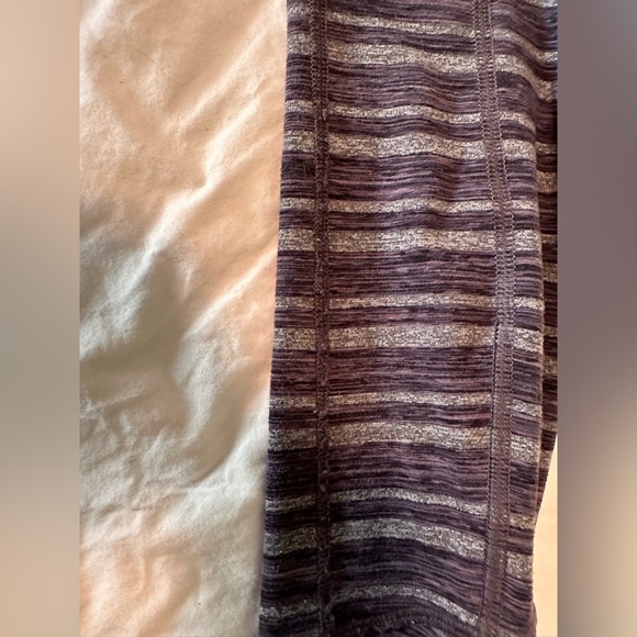 Lululemon purple Stripe Hooded In stride Jacket Size 6 GUC - Picture 2 of 5